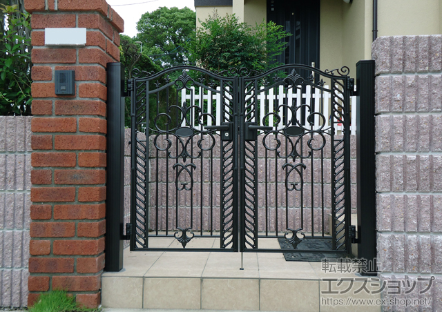 福岡県糟屋郡須恵町のの門扉 フェスタB型 両開き　柱使用 施工例