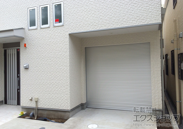 東京都世田谷区のLIXIL リクシル（トステム）のガレージシャッター ガレージシャッタークワトロ 電動式 内部付タイプ 施工例