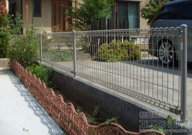 福島県伊達市ののフェンス・柵 イーネットフェンス2M型 間仕切りタイプ 施工例
