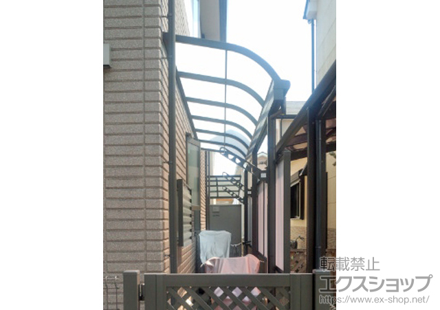 兵庫県保郡太子町のLIXIL リクシル（トステム）のテラス屋根 ライザーテラスII R型 テラスタイプ 単体 積雪〜20cm対応+ 壁付け物干し 標準タイプ+前面スクリーン 1段 施工例