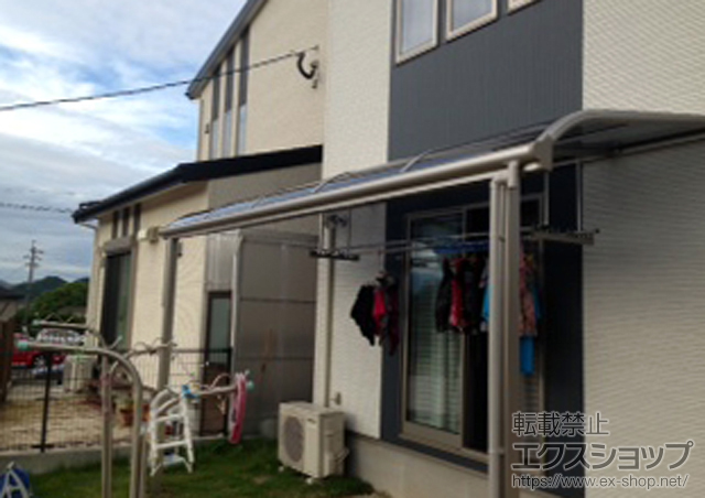 福岡県糟屋郡須惠町ののテラス屋根 ヴェクターテラス R型 テラスタイプ 単体 積雪〜20cm対応＋吊下げ物干し 標準 2本入 施工例