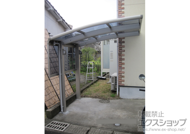 鹿児島県鹿児島市ののサイクルポート・駐輪場 レイナポートグランミニ 積雪〜20cm対応＋レイナポートグランミニ用 サイドパネル＋水平式物干し テラス柱用 2本入り 施工例