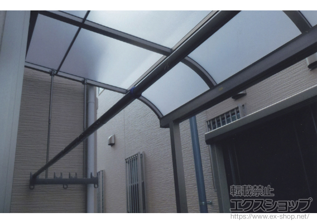 大阪府枚方市のLIXIL リクシル（トステム）のテラス屋根 ライザーテラスII R型 テラスタイプ 単体 積雪〜20cm対応 施工例