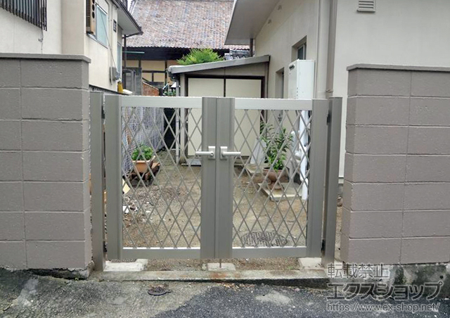 岡山県高梁市のの門扉 エクスライン門扉4型 両開き　門柱使用 施工例