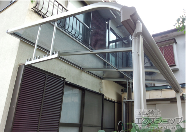 神奈川県茅ヶ崎市ののテラス屋根 ヴェクターテラス R型 テラスタイプ 単体 積雪〜20cm対応＋吊り下げ式物干し　標準　2本 施工例