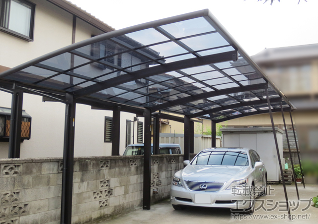 茨城県水戸市ののカーポート レイナポートグラン 縦連棟　積雪〜20cm対応＋着脱式サポート2本入 施工例