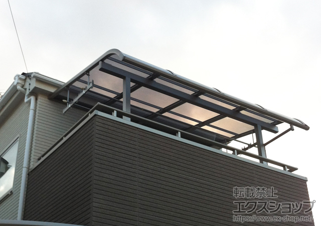 埼玉県川越市のLIXIL リクシル（トステム）のバルコニー・ベランダ屋根 パワーアルファ RB型 屋根タイプ 単体 積雪〜30cm対応 施工例