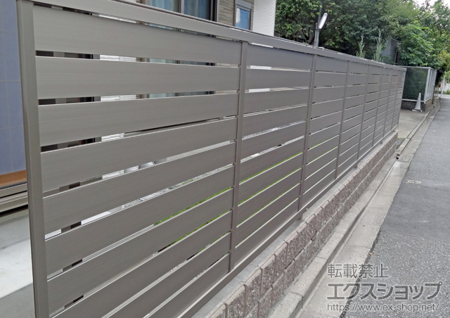 東京都狛江市のLIXIL リクシル(新日軽)のフェンス・柵 セレビューフェンスR3型 自在柱式 施工例