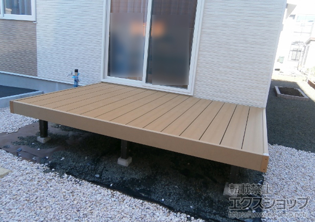 北海道江別市のLIXIL リクシル（トステム）のウッドデッキ リコステージII 施工例