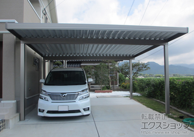 佐賀県神埼市のLIXIL リクシル（トステム）のカーポート テリオスポートIII 900 2台用 4本柱 積雪〜30cm対応 施工例