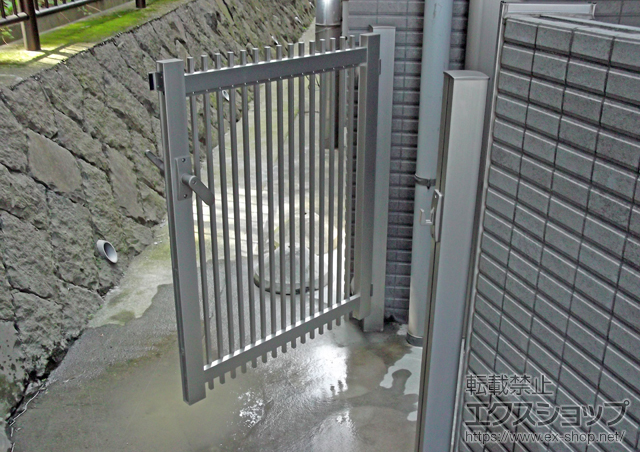 神奈川県横浜市のの門扉 レスティン門扉 11型 片開き　門柱使用 施工例