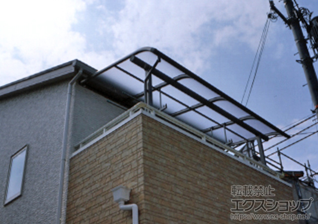 大阪府守口市ののバルコニー・ベランダ屋根 プレシオステラス R型 屋根タイプ 単体 積雪〜20cm対応+吊下げ物干し　標準2本入り 施工例
