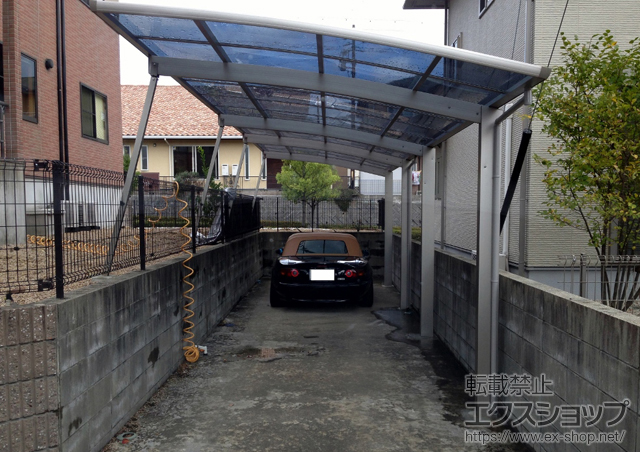 三重県亀山市ののカーポート プレシオスポート たて連棟用セット+プレシオスポート用 着脱式サポート2本入 施工例