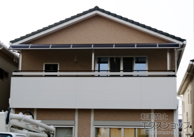 岐阜県大垣市のLIXIL リクシル（トステム）のバルコニー・ベランダ屋根 ライザーテラスII R型 屋根タイプ 連棟 積雪〜20cm対応＋吊下げ物干し 標準 2本入 施工例