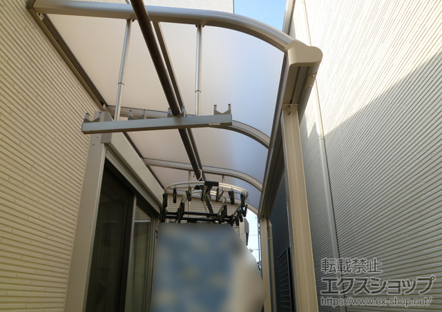 東京都江戸川区ののテラス屋根 プレシオステラス R型 テラスタイプ 単体 積雪〜20cm対応＋吊り下げ物干し 標準 2本入り 施工例