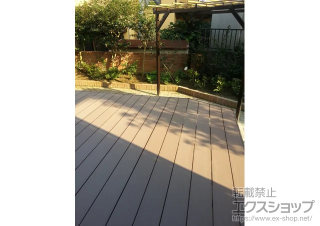 宮城県仙台市のLIXIL リクシル(TOEX)のウッドデッキ 樹ら楽ステージ 異型＋樹ら楽ステージ　部材 施工例