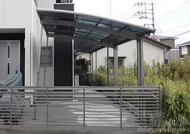 神奈川県小田原市のLIXIL リクシル（トステム）のカーポート カーブポートシグマIII 積雪〜20cm対応+カーブポートシグマIII用 着脱式サポート柱 施工例