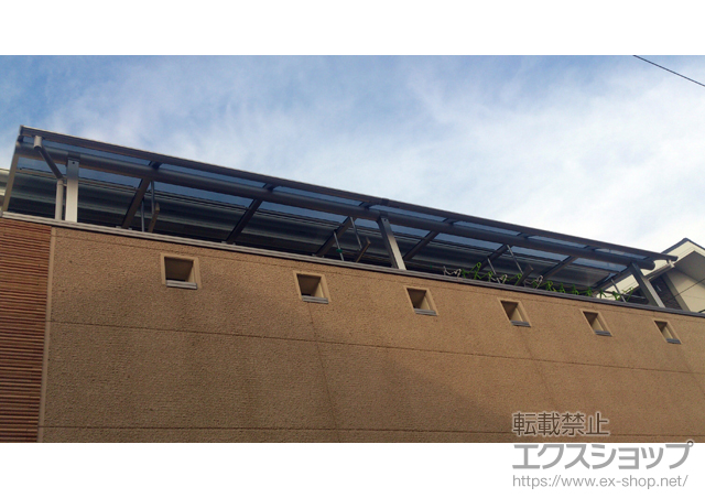 大阪府堺市ののバルコニー・ベランダ屋根 プレシオステラス R型 屋根タイプ 連棟 積雪〜20cm対応＋吊下げ物干し　標準2本入り 施工例