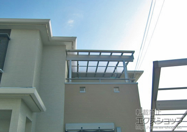 大阪府堺市ののバルコニー・ベランダ屋根 ヴェクターテラス F型 1500 屋根タイプ 単体 積雪〜50cm対応＋吊り下げ式物干し 標準 2本入 施工例