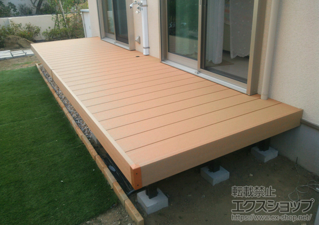 神奈川県鎌倉市ののウッドデッキ 樹ら楽ステージ+床板キャップ 施工例