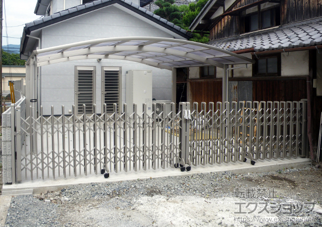 京都府亀岡市ののカーゲート レイオス3型(ペットガード) ノンレール 両開き 施工例