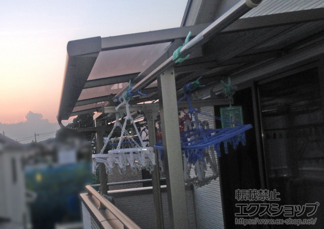 神奈川県横浜市のLIXIL リクシル（トステム）のバルコニー・ベランダ屋根 ライザーテラスII F型 屋根タイプ 単体 積雪〜20cm対応＋自在垂木掛け 施工例