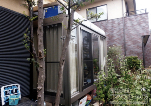 神奈川県横浜市のLIXIL リクシル（トステム）のテラス囲い・サンルーム ルームトラス フロア納まり アールタイプ 積雪~20cm対応 施工例