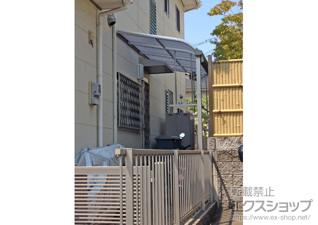 大分県大分市ののテラス屋根 プレシオステラス R型 テラスタイプ 単体 積雪〜20cm対応+吊り下げ物干し ロング 2本入 施工例