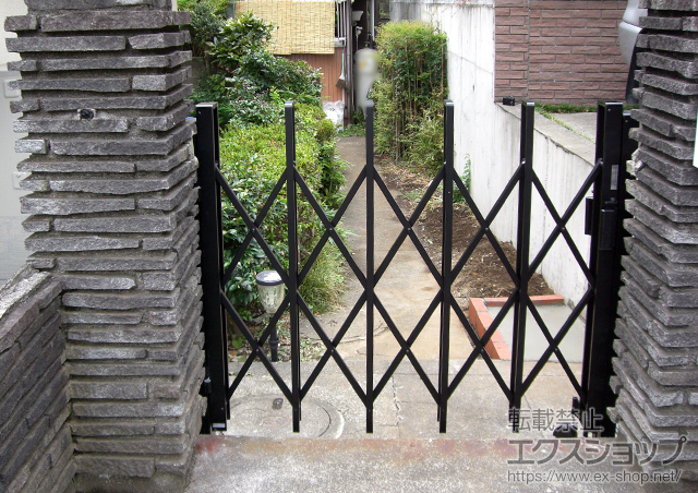 神奈川県横浜市ののカーゲート トリップゲート PA型 ノンレール 片開き 16S 施工例