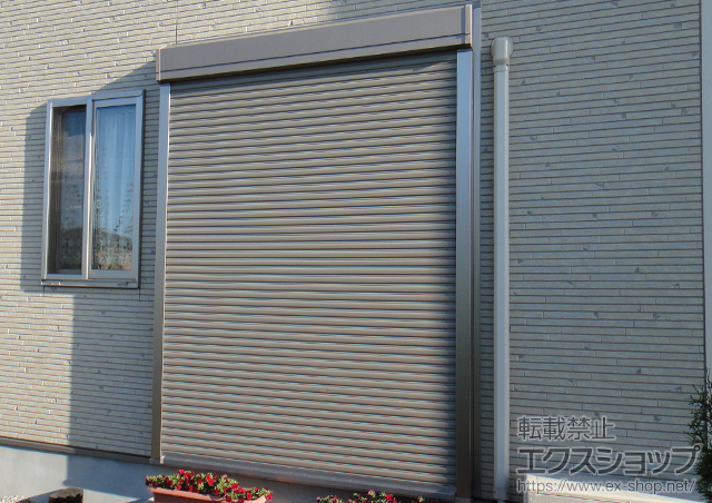 栃木県さくら市のLIXIL リクシル（トステム）の窓シャッター リフォームシャッター イタリヤ 手動式 施工例
