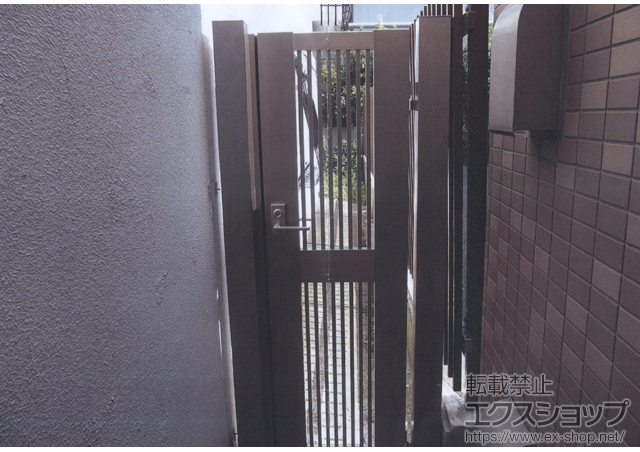 東京都中央区のLIXIL リクシル(新日軽)の門扉 エクジス門扉R2型 片開き　門柱式 施工例