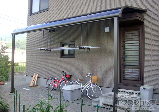 愛媛県四国中央市のLIXIL リクシル（トステム）のテラス屋根 ライザーテラスII R型 テラスタイプ 単体 積雪〜20cm対応 施工例