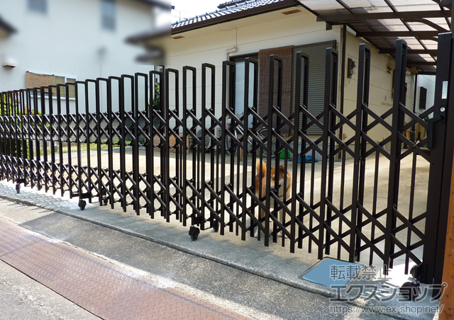 香川県高松市ののカーゲート トリップゲート ペットガード型 ノンレール 片開き 54S 施工例