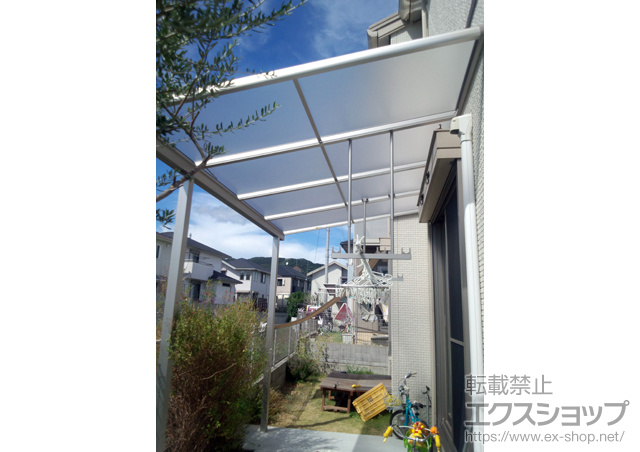 和歌山県岩出市ののテラス屋根 ヴェクターテラス F型 テラスタイプ 単体 積雪〜20cm対応＋吊り下げ式物干し ロング 2本入 施工例