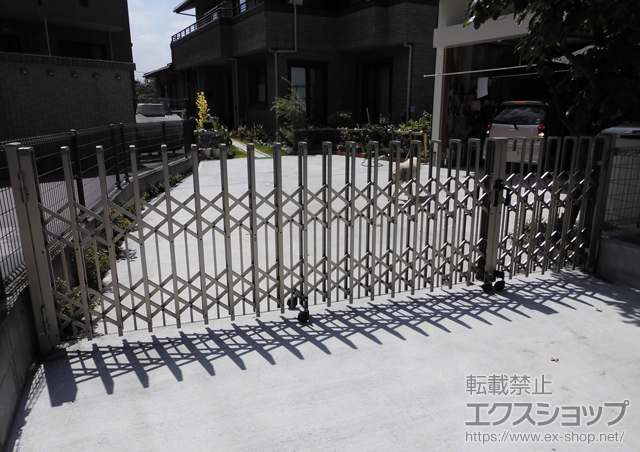 鹿児島県鹿児島市ののカーゲート トリップゲート ペットガード型 ノンレール 両開き親子 施工例