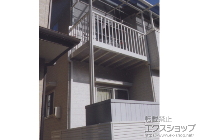 広島県呉市のLIXIL リクシル（トステム）のバルコニー・ベランダ屋根 ライザーテラスII F型 屋根タイプ 単体 積雪〜20cm対応+吊下げ物干し 標準 2本入 施工例