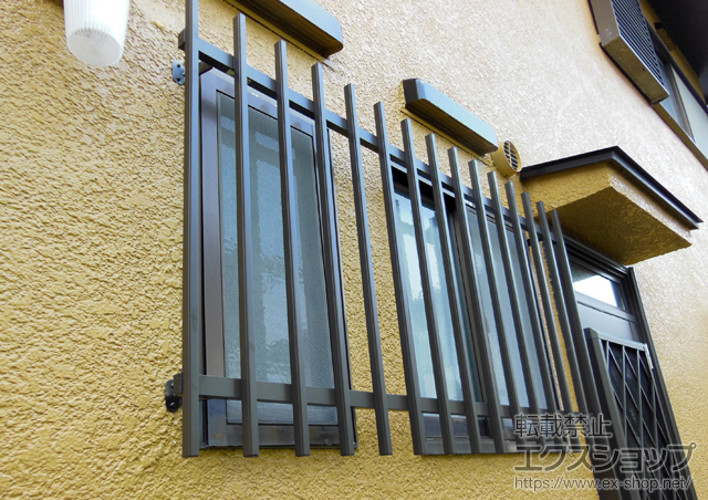 広島県佐伯区のLIXIL リクシル（トステム）の面格子・窓格子 アルミ面格子 A型 施工例