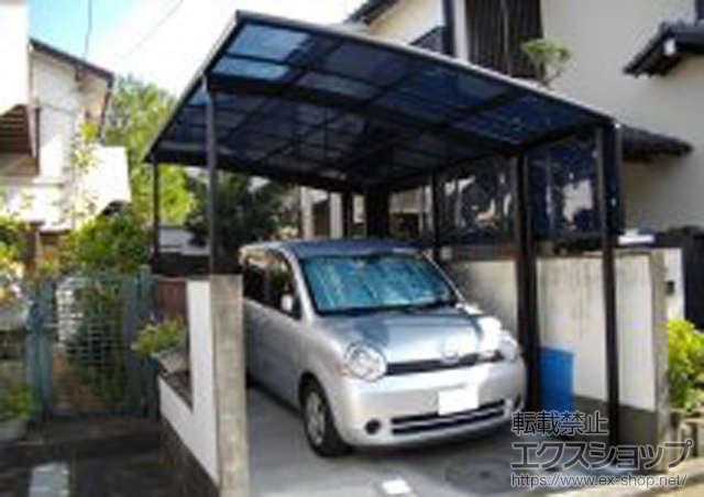 東京都小平市のLIXIL リクシル（トステム）のカーポート カーブポートシグマIII 耐風圧強度仕様 積雪〜30cm対応+カーブポートシグマ用サイドパネル 1段 施工例