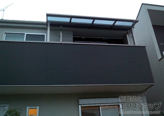 東京都あきる野市のLIXIL リクシル（トステム）のバルコニー・ベランダ屋根 ライザーテラスII F型 屋根タイプ 単体 積雪〜20cm対応 施工例