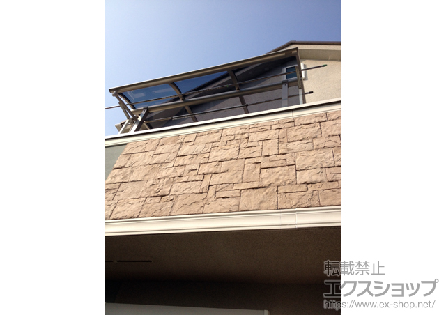 埼玉県所沢市ののバルコニー・ベランダ屋根 プレシオステラス R型 屋根タイプ 単体 積雪〜20cm対応＋吊り下げ式物干し　標準　2本 施工例