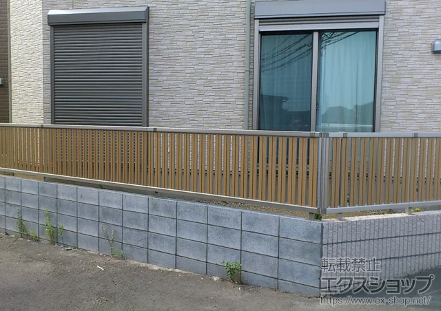 埼玉県越谷市のYKKAPのフェンス・柵・塀 シンプルモダンフェンス W5型 自由柱施工 施工例