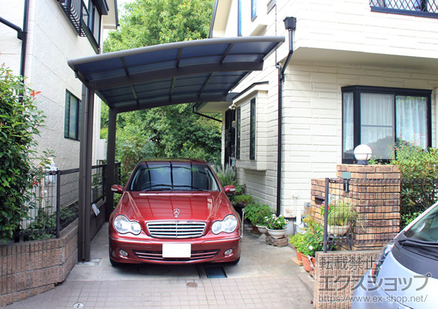東京都国分寺市のLIXIL リクシル（トステム）のカーポート カーブポートシグマIII 積雪〜20cm対応 施工例