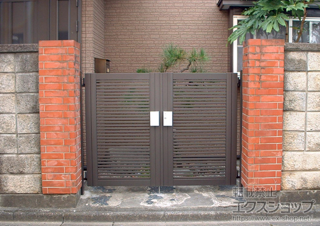 埼玉県飯能市のの門扉 シャレオR1型 両開き　柱使用 施工例
