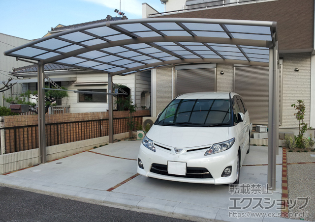 愛知県春日井市のLIXIL リクシル（トステム）のカーポート カーブポートシグマIII ワイド 積雪〜20cm対応＋収納式物干し ロングタイプ 2本入 施工例
