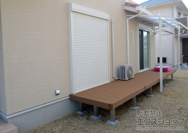 三重県四日市市のLIXIL リクシル（トステム）のテラス屋根 ライザーテラスII R型 テラスタイプ 単体 積雪〜20cm対応＋吊り下げ物干し 標準 2本入＋壁付け物干し　ロングタイプ　2本入り 施工例