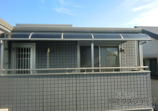 神奈川県横浜市のLIXIL リクシル（トステム）のバルコニー・ベランダ屋根 ライザーテラスII R型 屋根タイプ 連棟 積雪〜20cm対応 施工例