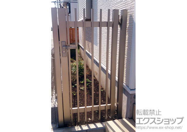 神奈川県相模原市のの門扉 アーキカットAタイプ 片開き 埋込施工用門柱使用 施工例