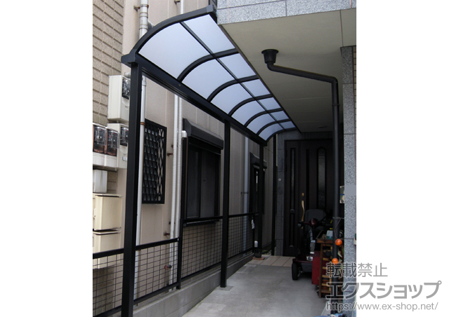 東京都江東区のLIXIL リクシル（トステム）のテラス屋根 ライザーテラスII R型 テラスタイプ 連棟 積雪〜20cm対応 施工例