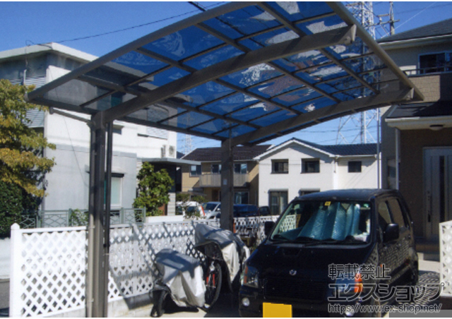 岐阜県岐阜市のLIXIL リクシル（トステム）のカーポート カーブポートシグマIII 積雪〜20cm対応＋着脱式サポート(補助柱) 1本入 施工例