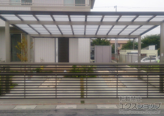 埼玉県越谷市ののカーポート アーキデュオ プレミアムワイド マテリアルカラー 積雪〜20cm対応＋ワイドオーバードアS3型 電動式 施工例